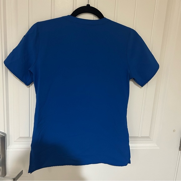 Carhartt Blue Short Sleeve V-Neck Scrub Top with Pockets Size Small - Picture 2 of 6